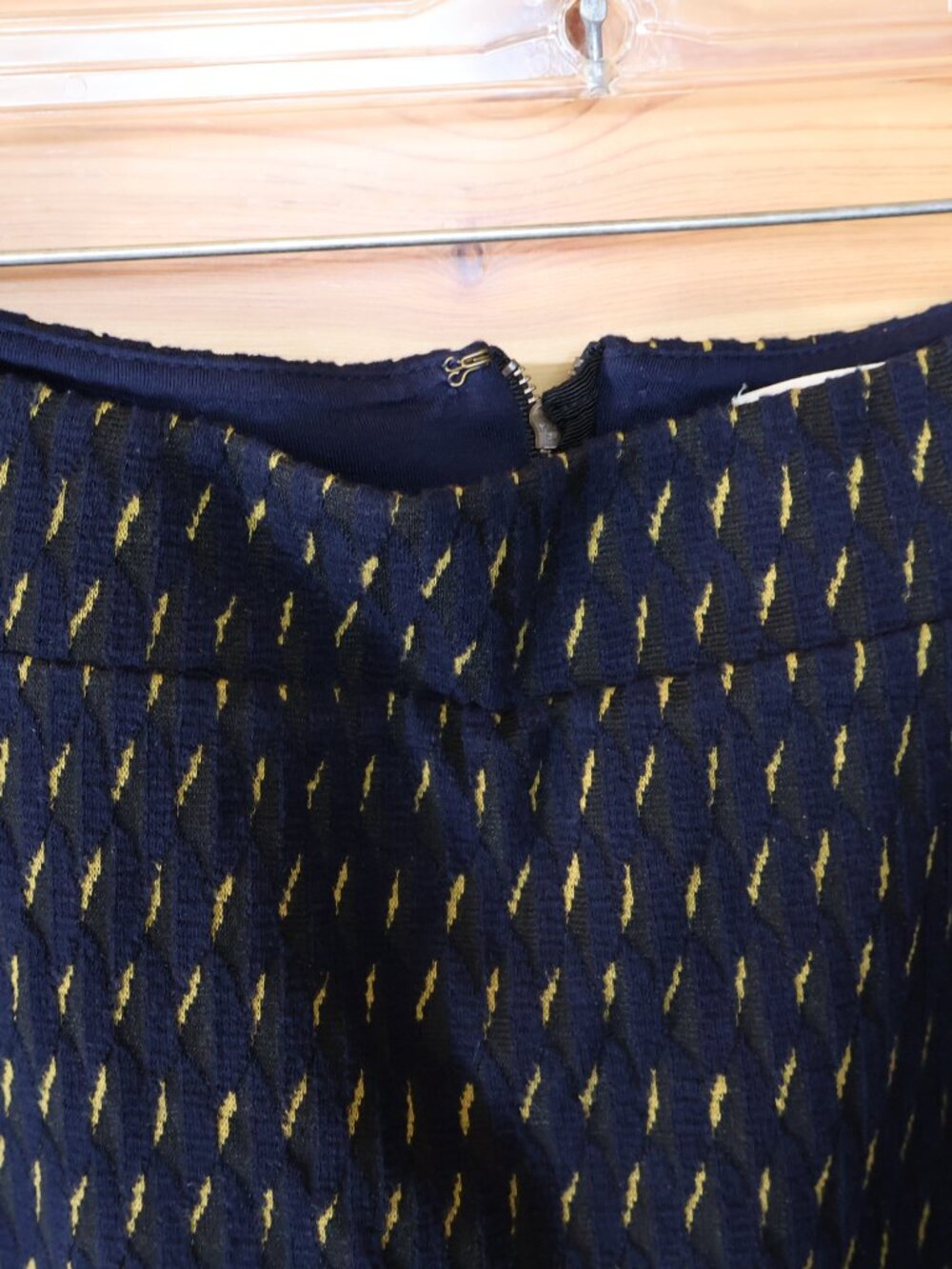 Anthropologie Maeve Hannon Pencil Skirt Womens 12 Navy Yellow Textured Side Slit - Picture 4 of 5